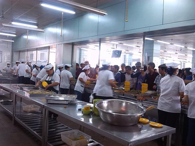 迎新特輯 江蘇科技大學(xué)后勤集團(tuán)2017級(jí)新生接待餐飲保障工作圓滿完成